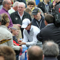 Rory_McIlroy_signs_autograph